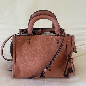 Coach Rogue 17 in Melon